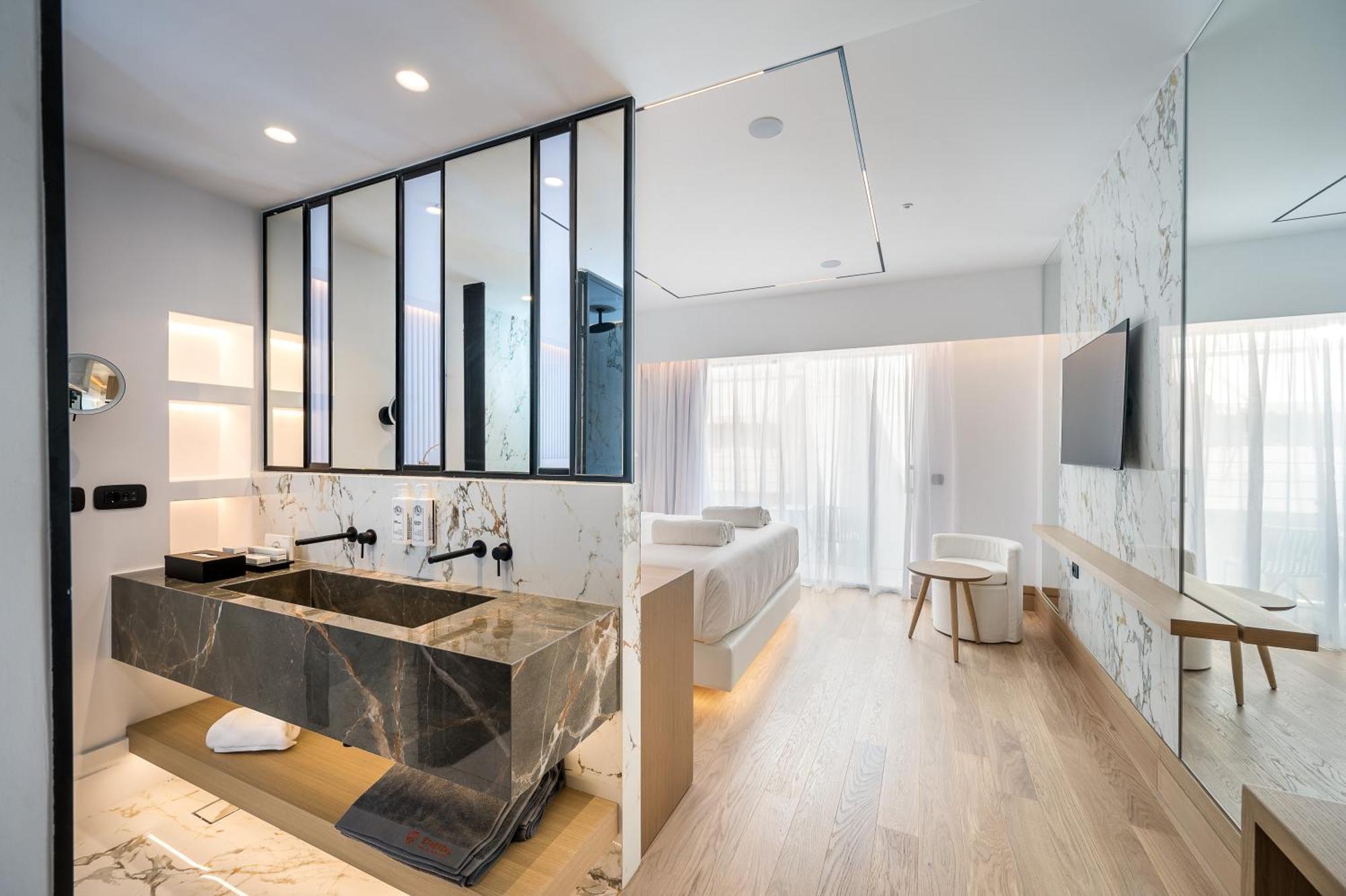 Junior Suite,1575283064:JPEG